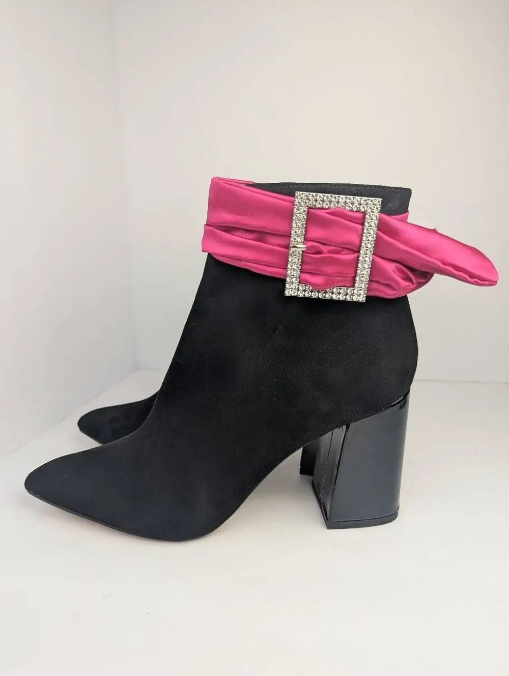 Betsey Johnson Millburn Black & pink rhinestone buckle pointed toe bootie boot 9